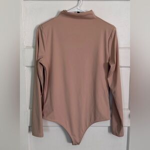 Express Body Contour High Compression Mock
Neck Long Sleeve Bodysuit